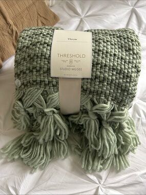 NWT Soft Woven Fringe Throw Blanket - Sage Green